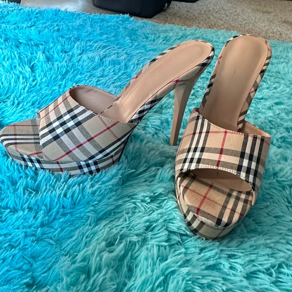 Heels - Picture 2 of 2